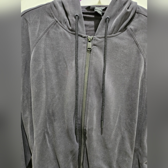 EUC Athleta Black Seasoft Bubble Hem Full Zip Size Small - Picture 7 of 11